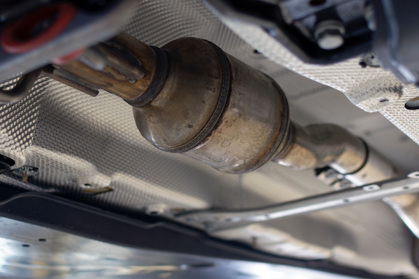 What are the Symptoms of a Bad Catalytic Converter in Lexus Vehicles?